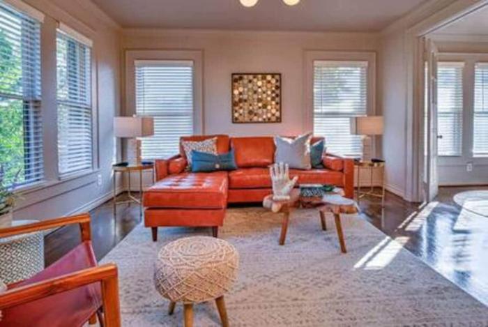 Elevate Your Stay Chic 1-Bed Condo Courtyard