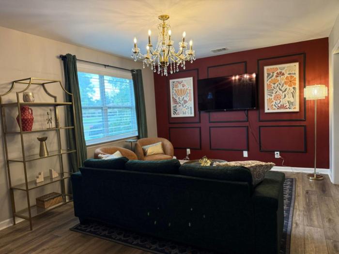 Savannah Home|Pool|Hot Tub|Sleeps8|pet+