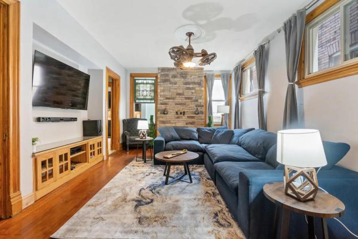3-Story Historic Home with Steam Shower and 3 King Beds in Walkable Shadyside