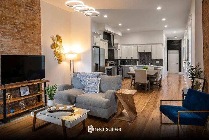 3 Bedroom Condo - Close to Stadiums & Downtown