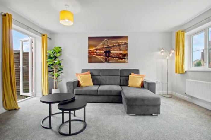 Spacious 3-Bed House with Parking and Garden