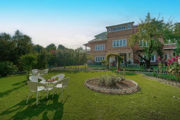 SaffronStays Awakening - 5BR heritage villa with Kashmiri art, nature walks & authentic cuisine near River Jhelum, Srinagar