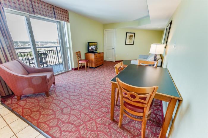 New Bay View Resort,Great Location,Boardwalk,Pools