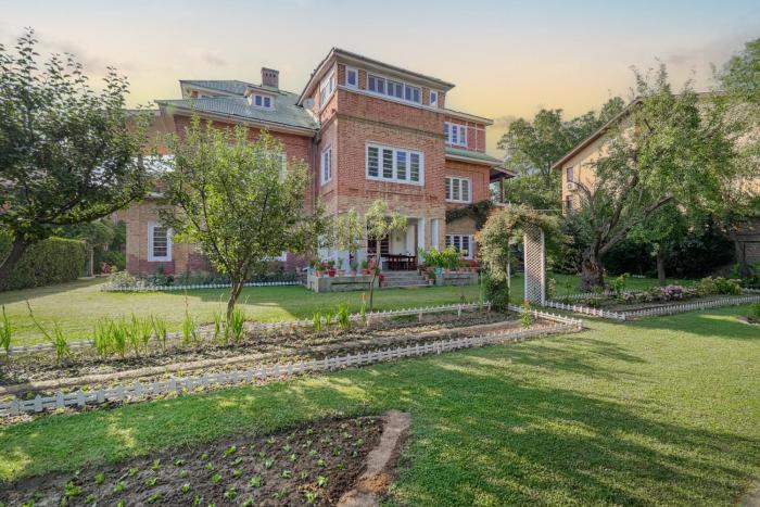 SaffronStays Awakening - 5BR heritage villa with Kashmiri art, nature walks & authentic cuisine near River Jhelum, Srinagar