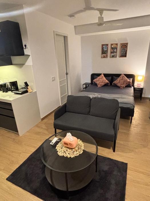 Vibrant Vision Near Airport with Coffee Maker & Wifi