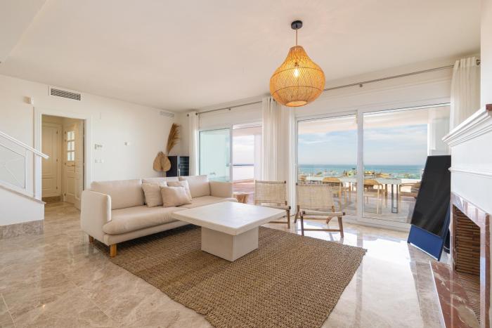 Santa Clara Golf Duplex by AORA STAY