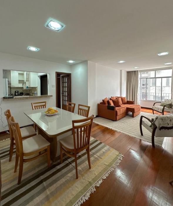Spacious Copacabana apartment 5 minutes from the beach - 7 guests