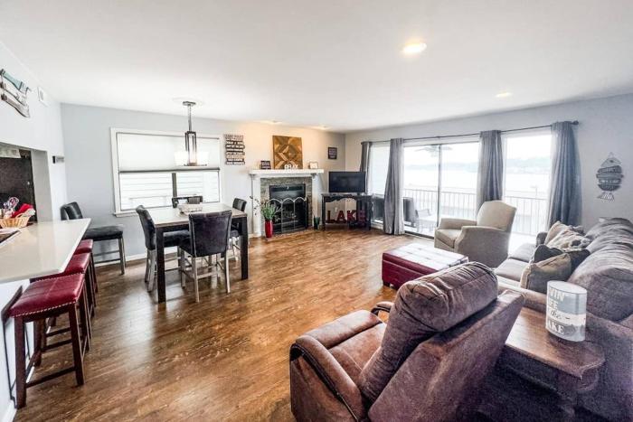 Anchors Away w Lake View & Pool