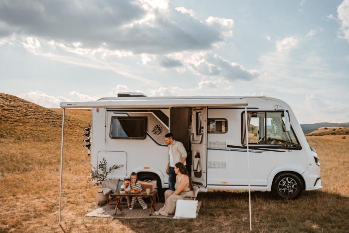 RWay The Moving Hotel by Theo