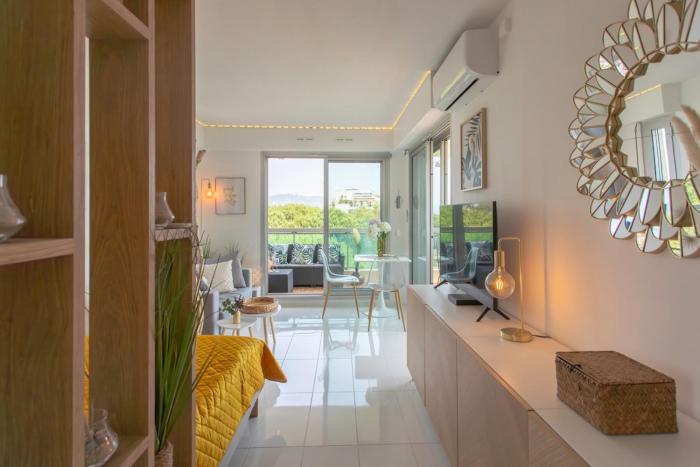 C3 Staywiz us - Studio Facing Sea and Beach - Wifi, AC, terrace