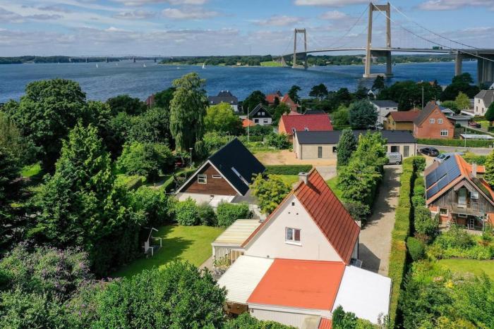 House by beach and forest - 6 people