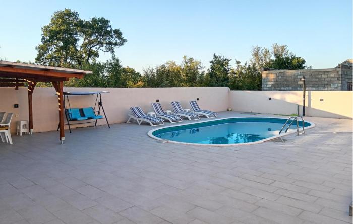 Awesome Home In Benkovac With Wifi
