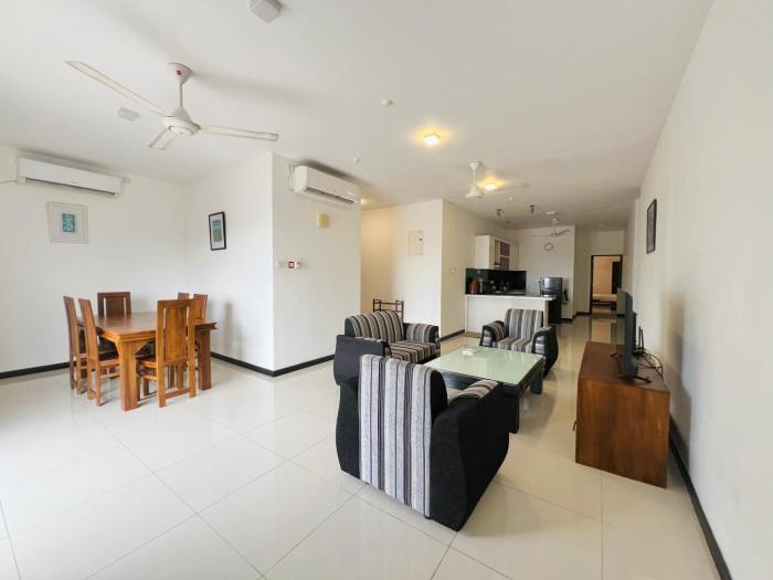 SKYLINE SUITE Luxury Penthouse at The Highness Rajagiriya