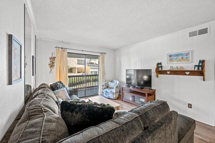 2 Bedroom Oceanview Condo at Sea Cabin! Sleeps 5!