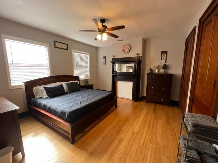 Highlands Hidden Gem 4BR apt with free parking