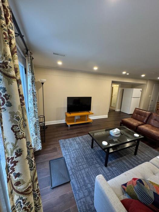 Bright & Cozy Bankfield Stay