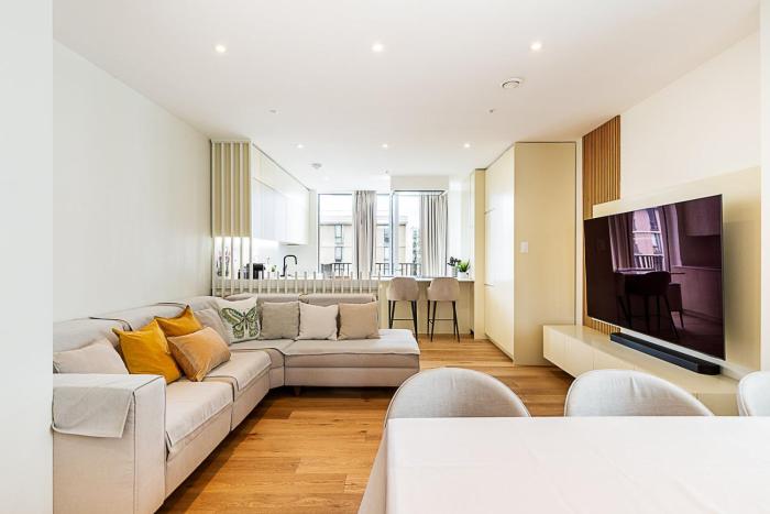 Contemporary Stratford Escape