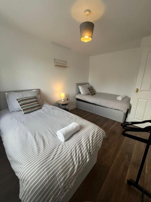 Trowbridge House Long Stays Free Parking and Wifi