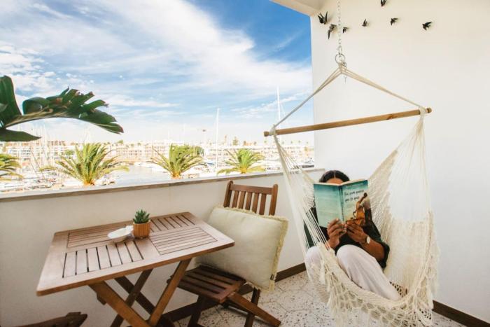 Stylish Studio Overlooking Lagos Marina - Mid-Term