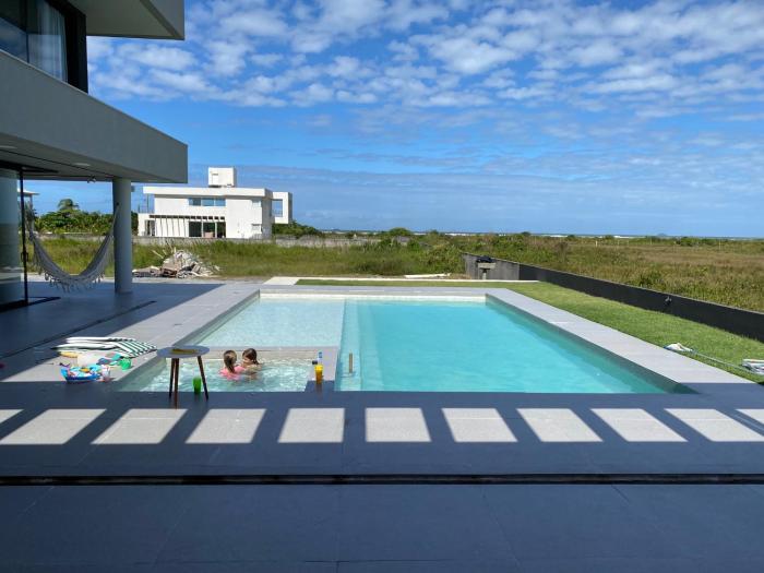 Mansão de praia para a família ao lado da Ilha do Mel