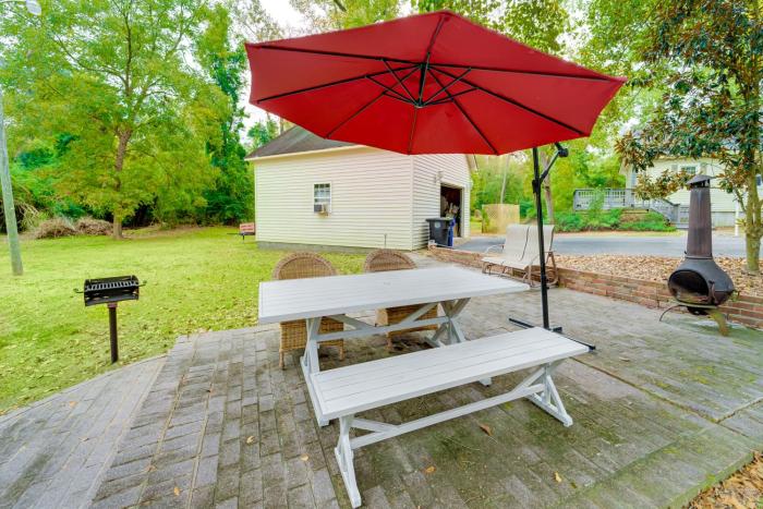 Hike and Bike On-Site Burgaw Apt - 4 Mi to River