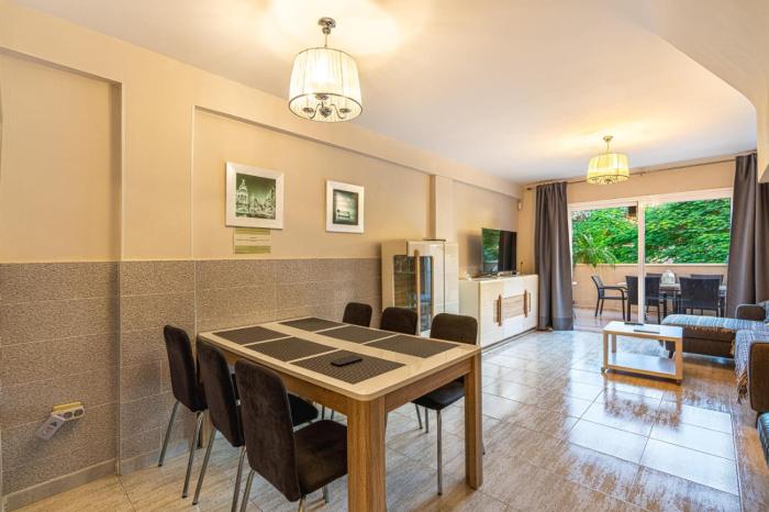 Playa del Duque Villa - 10 min walk to beach