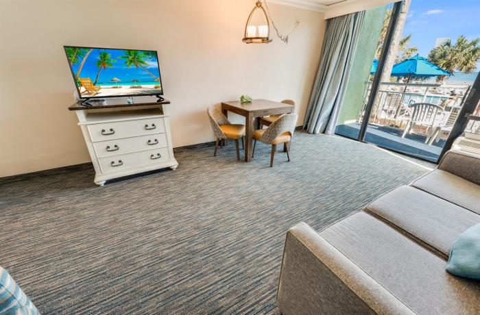 Direct Oceanfront at Coral Beach,Nice,Heated Pools