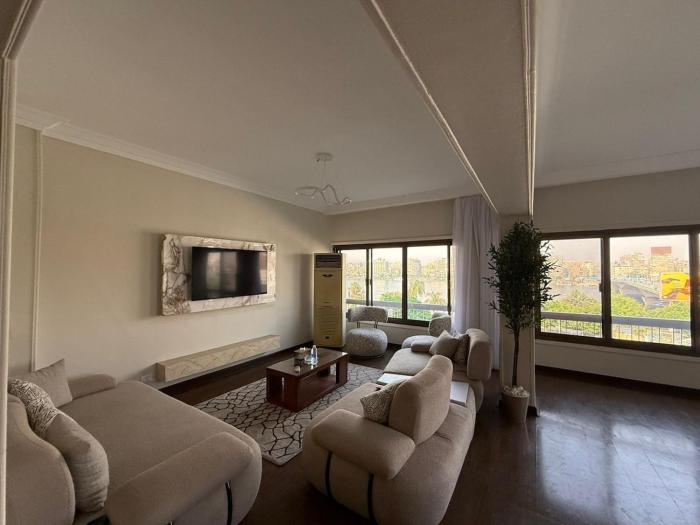 Four Seasons Apartment