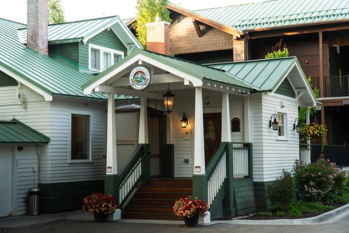 Huff House Inn and Cabins