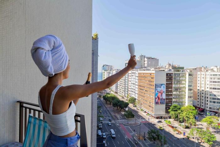 PRAIA 200m,PISCINA ,varanda com vista!