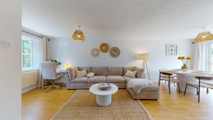 3 Bedroom House with free parking and garden