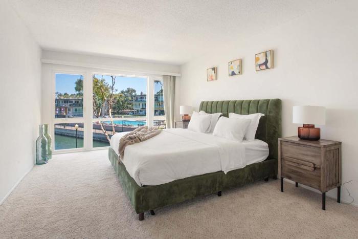 Nautical Nest - Walkable Waterfront Stay