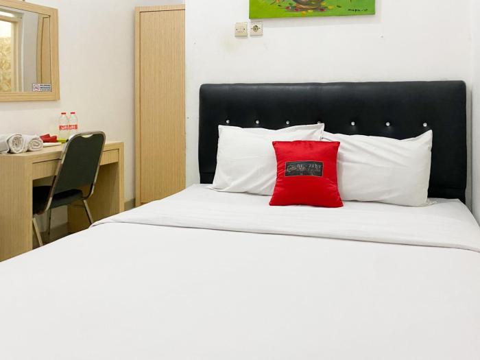 De Zity Homestay RedPartner near Alun Alun Jember