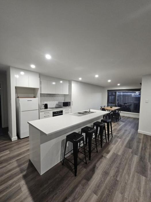 George Town Villa - Outdoor Alfresco - aircon FREE WIFI - Central location near MTB Trails