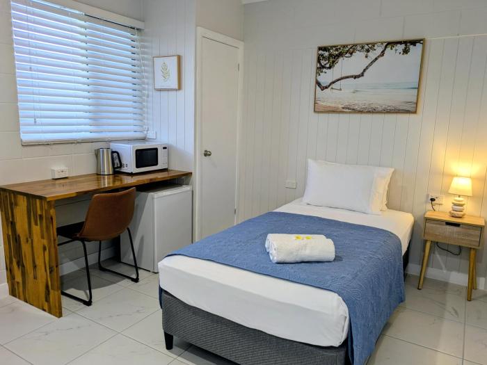 Central Private Bedroom & Ensuite - City & Strand Beach Location