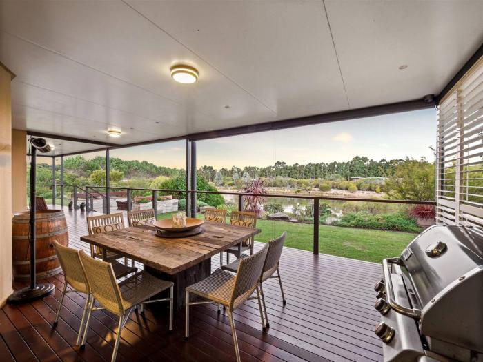 Charlie Bravo Chalet - Escape to the Golden Triangle