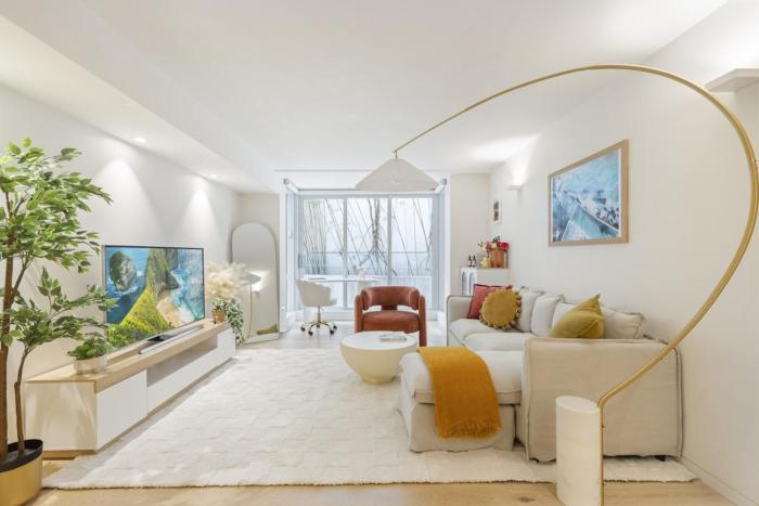 Pacific Chic Luxury Pad 2 - Beachfront Aircon Lift