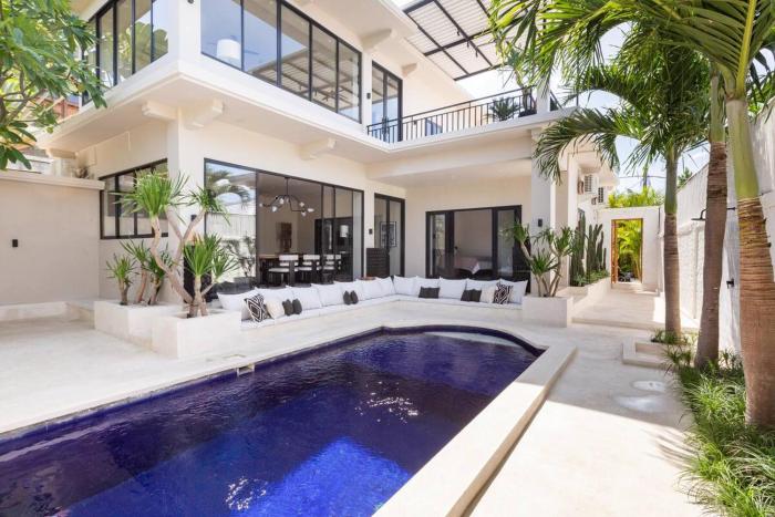 Carved Door Villa Canggu