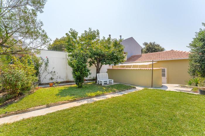 GuestReady - Rosemarys lovely home with a garden