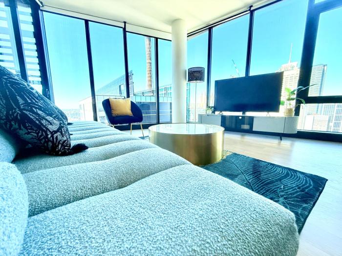Sydney CBD Top level 2 bedroom Condo with amazing view Pool Gym 3