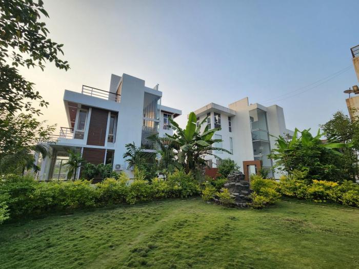 The Glass House 5Bhk
