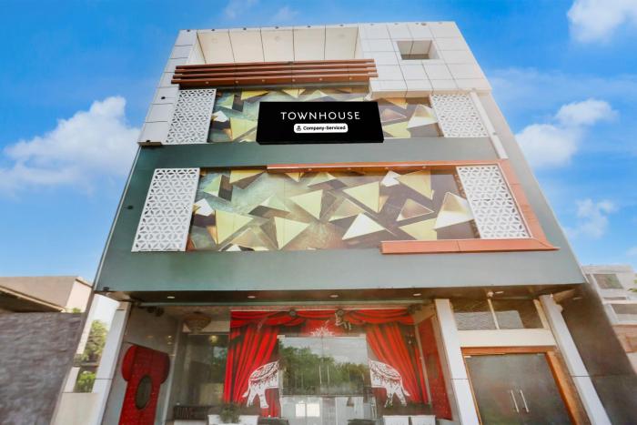 Super Townhouse Faridabad Railway Station Formerly Hotel Royals Paradaise