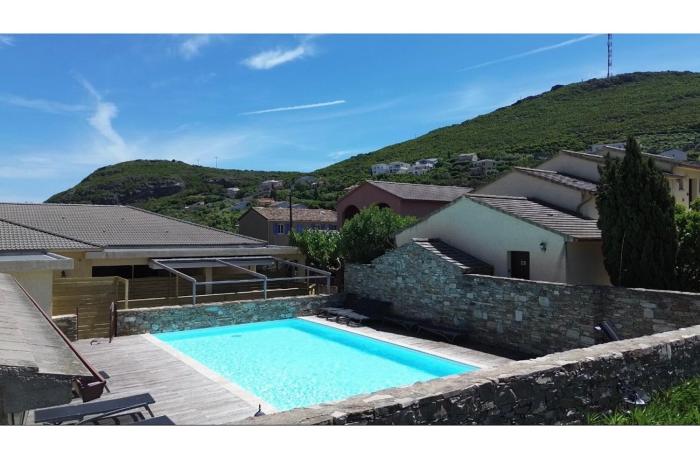 Soleil, Piscine, Parking et Bienvenue à Sisco