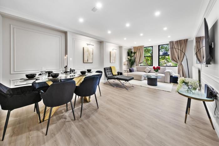 The Queensborough Apartments by Hyde Park