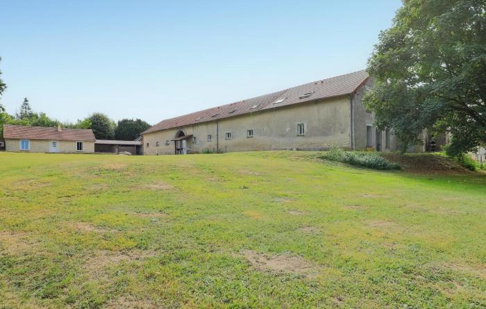 Beautiful Home In Monthenault With Wifi