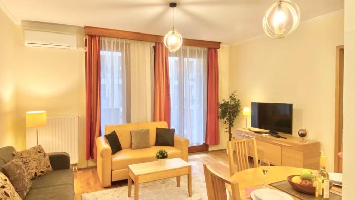 Kazinczy Inn Apartment & Balcony by FirstHost