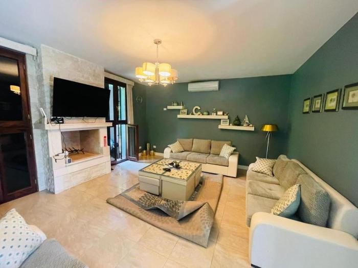 villa with 4 bedrooms and 4 bathrooms