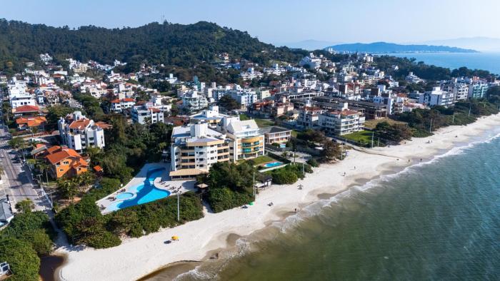 C118 Apartamento de 1 quarto em condomínio pé na areia