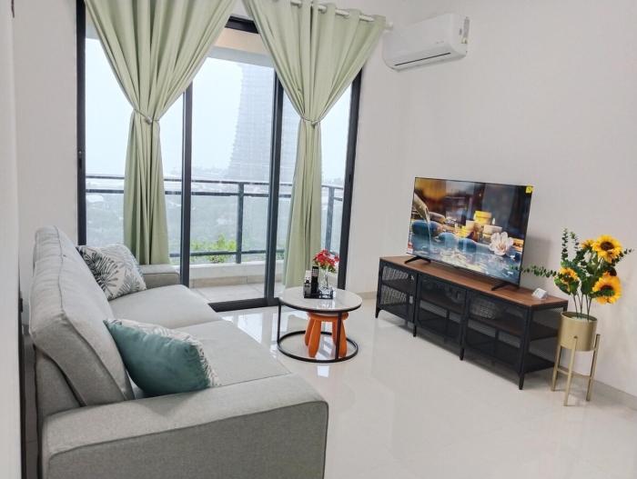 Holiday Home at Forest City with TV Box & 3 Bedrooms 1 Bathroom 4-6pax 1618