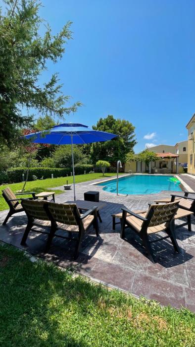 Luxury Villa Exclusive Neighborhood